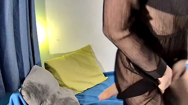 Leila cam18 online show from December 2025 08:03:01 PM