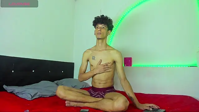 kaiborman00 online show from April 2026 03:21:02 AM