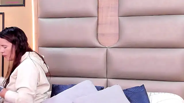 Snapshot of NatuAveragedMD chatting on November 2025 11:47:02 AM NatuAveragedMD online show from November 2025 11:47:02 AM