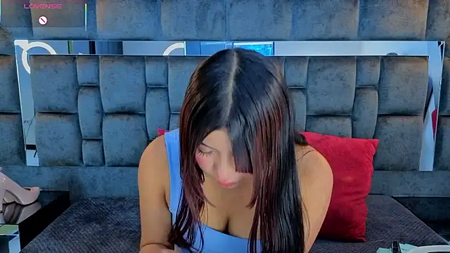 IssaJones  online show from February 2026 07:55:02 PM