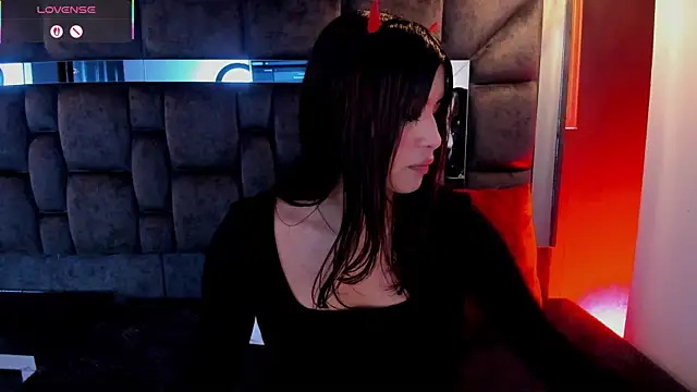 IssaJones  online show from April 2026 09:39:01 PM