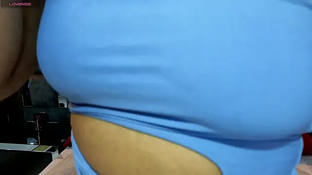 IssaJones  online show from November 2025 07:47:01 PM