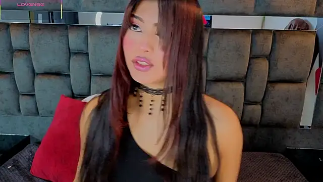 IssaJones  online show from February 2026 05:56:02 PM