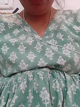 isha sharma2002 online show from November 2025 04:44:01 AM