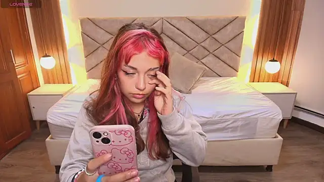 Laracooper  online show from February 2026 07:12:01 PM