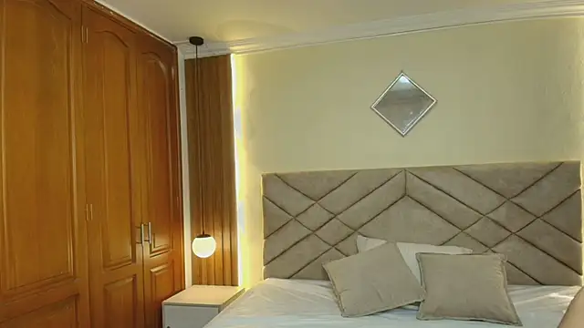 Laracooper  online show from February 2026 08:04:01 PM