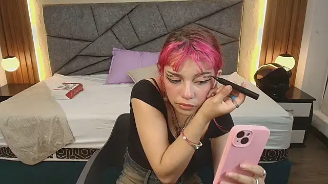 Laracooper  online show from March 2026 07:43:02 PM