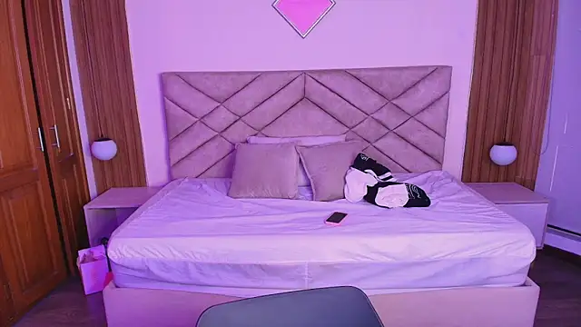 Laracooper  online show from March 2026 08:00:02 PM