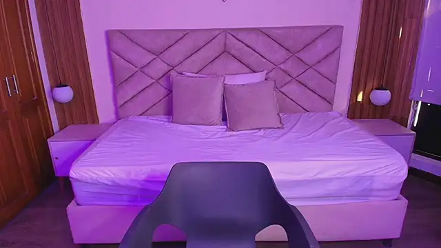 Laracooper  online show from March 2026 08:09:01 PM