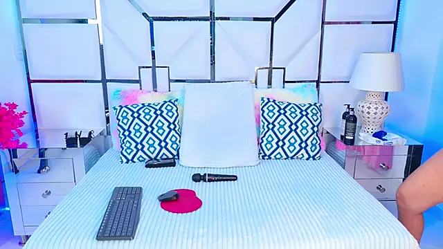 VeronicaSttar online show from February 2026 12:05:01 PM