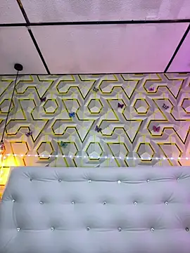 MelanyyJhonson15 online show from April 2026 02:52:01 AM