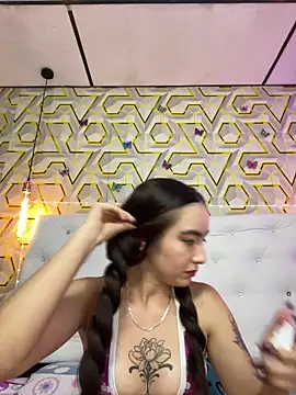MelanyyJhonson15 online show from June 2026 12:32:02 AM
