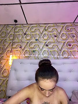 MelanyyJhonson15 online show from April 2026 02:48:01 AM