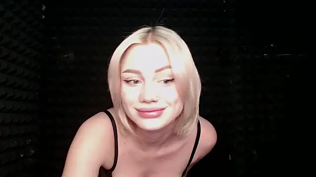 RealLinaaa online show from November 2025 07:06:01 PM