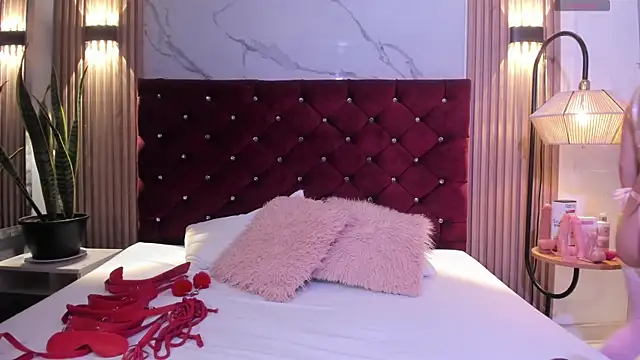 Danna-Rouse online show from April 2026 08:03:02 PM