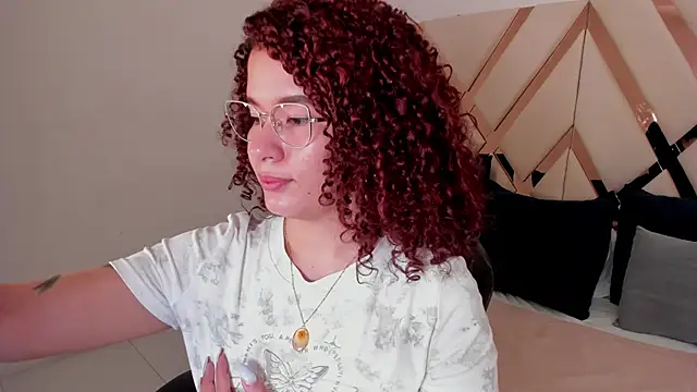 avrilwaynee online show from December 2025 11:58:01 AM