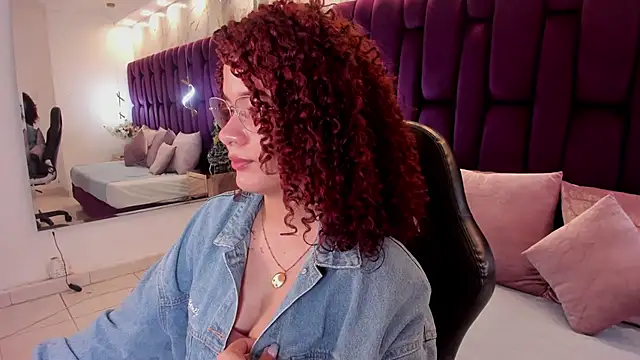 avrilwaynee online show from December 2025 11:38:02 AM