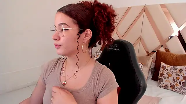 avrilwaynee online show from January 2026 12:09:01 PM