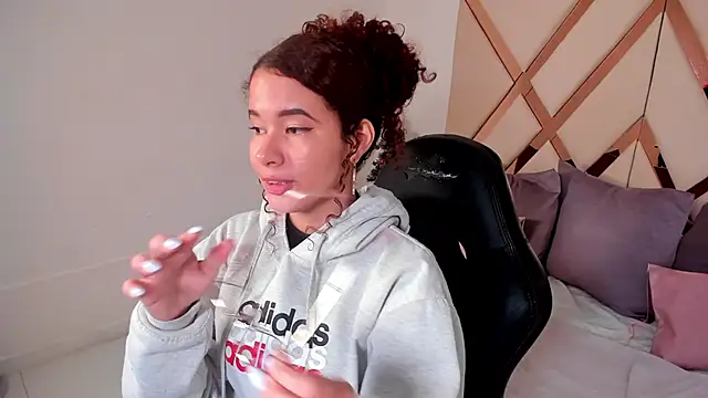 avrilwaynee online show from December 2025 11:43:02 AM