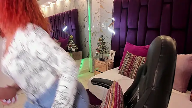 avrilwaynee online show from November 2025 11:43:02 AM