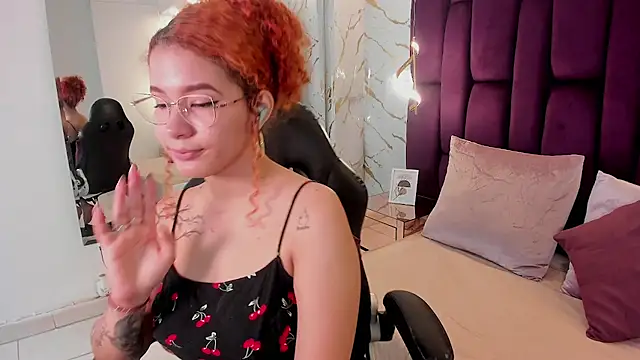 avrilwaynee online show from November 2025 01:03:01 PM