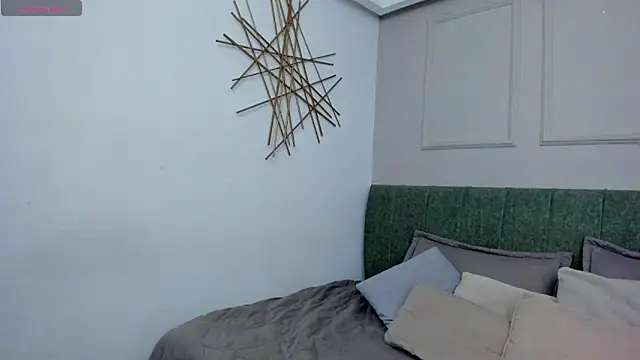 Dulce emi online show from February 2026 12:15:01 PM