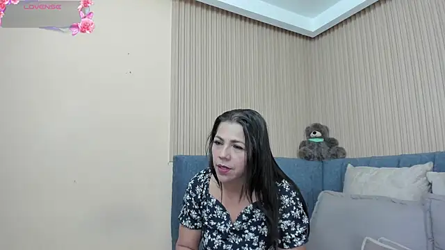 Dulce emi online show from December 2025 12:09:02 PM