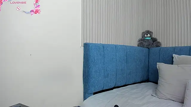 Dulce emi online show from February 2026 01:46:02 PM