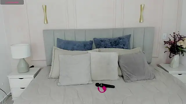 Dulce emi online show from April 2026 12:08:02 PM