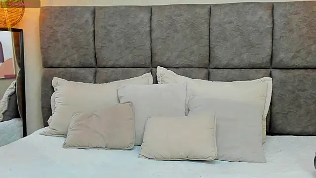 Dulce emi online show from November 2025 12:09:02 PM