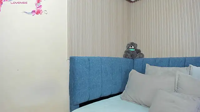 Dulce emi online show from February 2026 12:27:01 PM