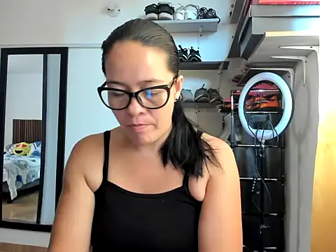 caroline 47 online show from February 2026 01:11:02 PM