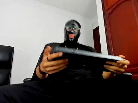 Snapshot of belialcrow666 chatting on November 2025 07:29:01 PM belialcrow666 online show from November 2025 07:29:01 PM