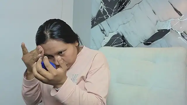 Hanna Goldenst online show from November 2025 09:03:02 PM