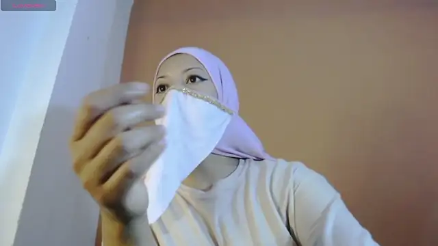 Snapshot of amina_fair chatting on November 2025 06:34:01 AM amina fair online show from November 2025 06:34:01 AM