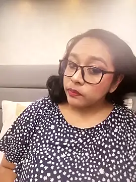 ViickyLee online show from November 2025 02:49:01 AM