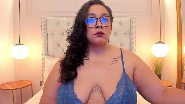 ViickyLee online show from March 2026 06:37:02 AM