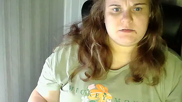 Snapshot of HollyXXEva chatting on November 2025 12:32:02 AM HollyXXEva online show from November 2025 12:32:02 AM