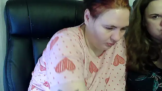 Snapshot of HollyXXEva chatting on November 2025 06:30:02 PM HollyXXEva online show from November 2025 06:30:02 PM