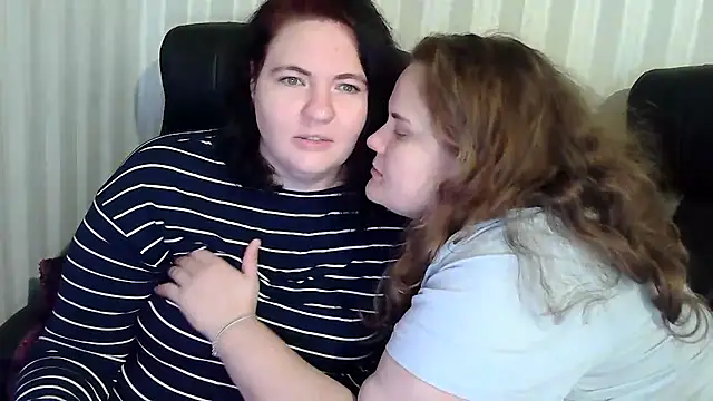 Snapshot of HollyXXEva chatting on November 2025 12:38:01 PM HollyXXEva online show from November 2025 12:38:01 PM