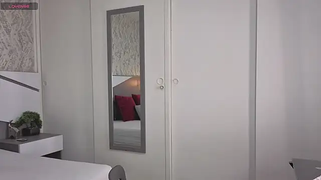 Sasha Wolff online show from April 2026 09:04:02 PM