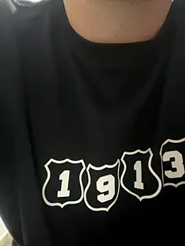 julianlondo111 online show from December 2025 05:18:01 AM