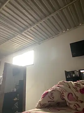 julianlondo111 online show from December 2025 01:43:02 PM