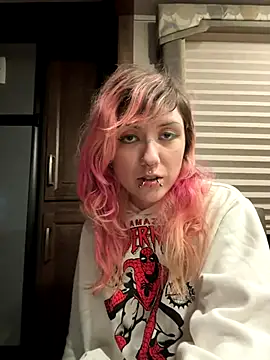 needlefaceUwU online show from November 2025 01:04:02 AM