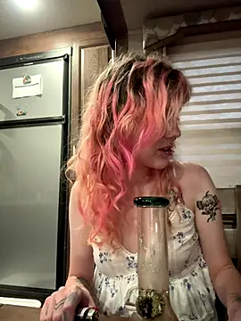 needlefaceUwU online show from November 2025 12:47:02 AM