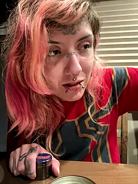 needlefaceUwU online show from November 2025 08:35:01 AM