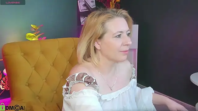 miss lisaaa online show from December 2025 02:23:02 AM