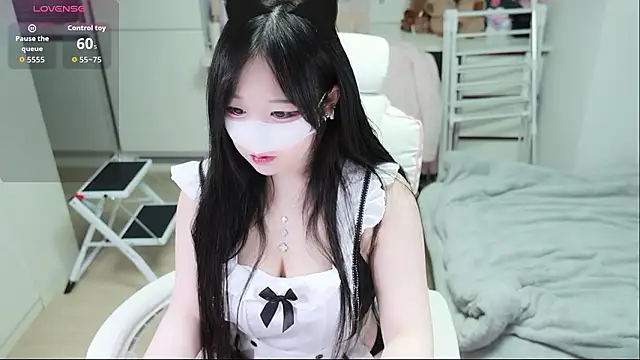 kimhyeona2005 online show from April 2026 12:01:01 PM