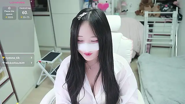 kimhyeona2005 online show from April 2026 12:01:01 PM