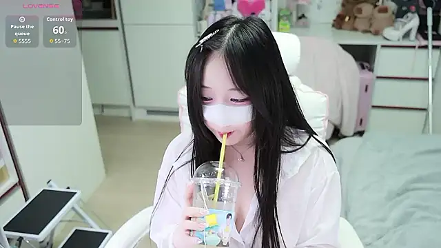 kimhyeona2005 online show from May 2026 11:36:02 AM